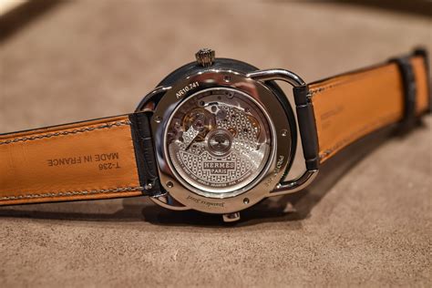 hermes voyageur watch|hermes arceau letemps voyageur.